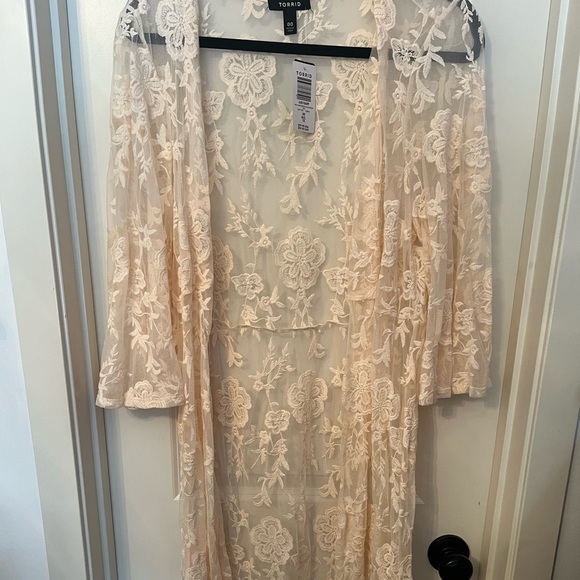 Lace Kimono - Picture 2 of 2